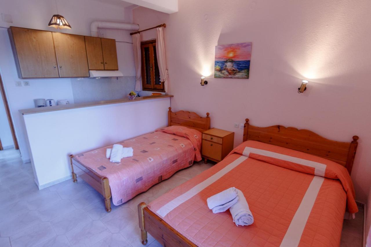 Studios Avra Agios Georgios  Buitenkant foto