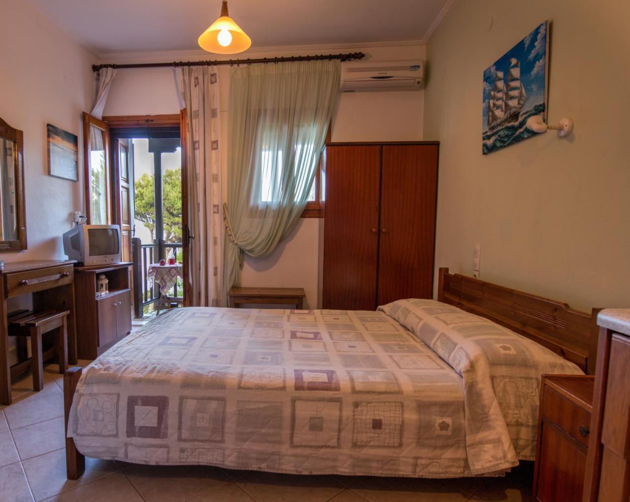 Studios Avra Agios Georgios  Buitenkant foto